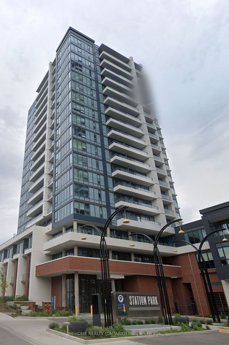 home for lease on 701-5 Wellington Street S
