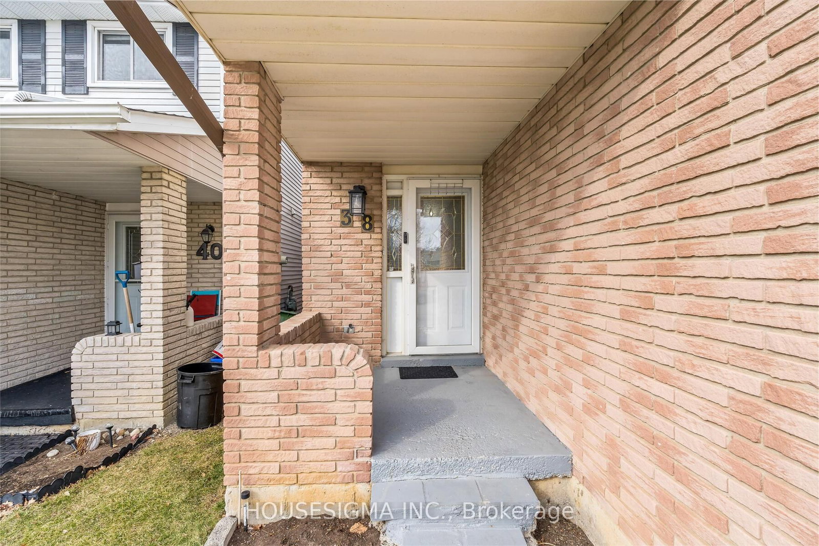Listing Image 4