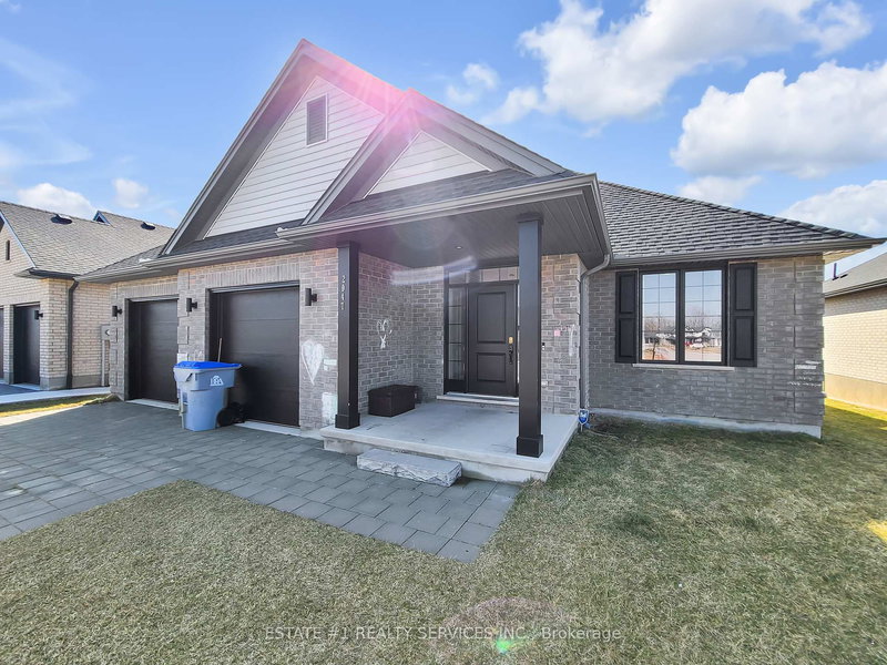 2047 Lockwood Cres, Strathroy-Caradoc, N0L 1W0 | Image 3