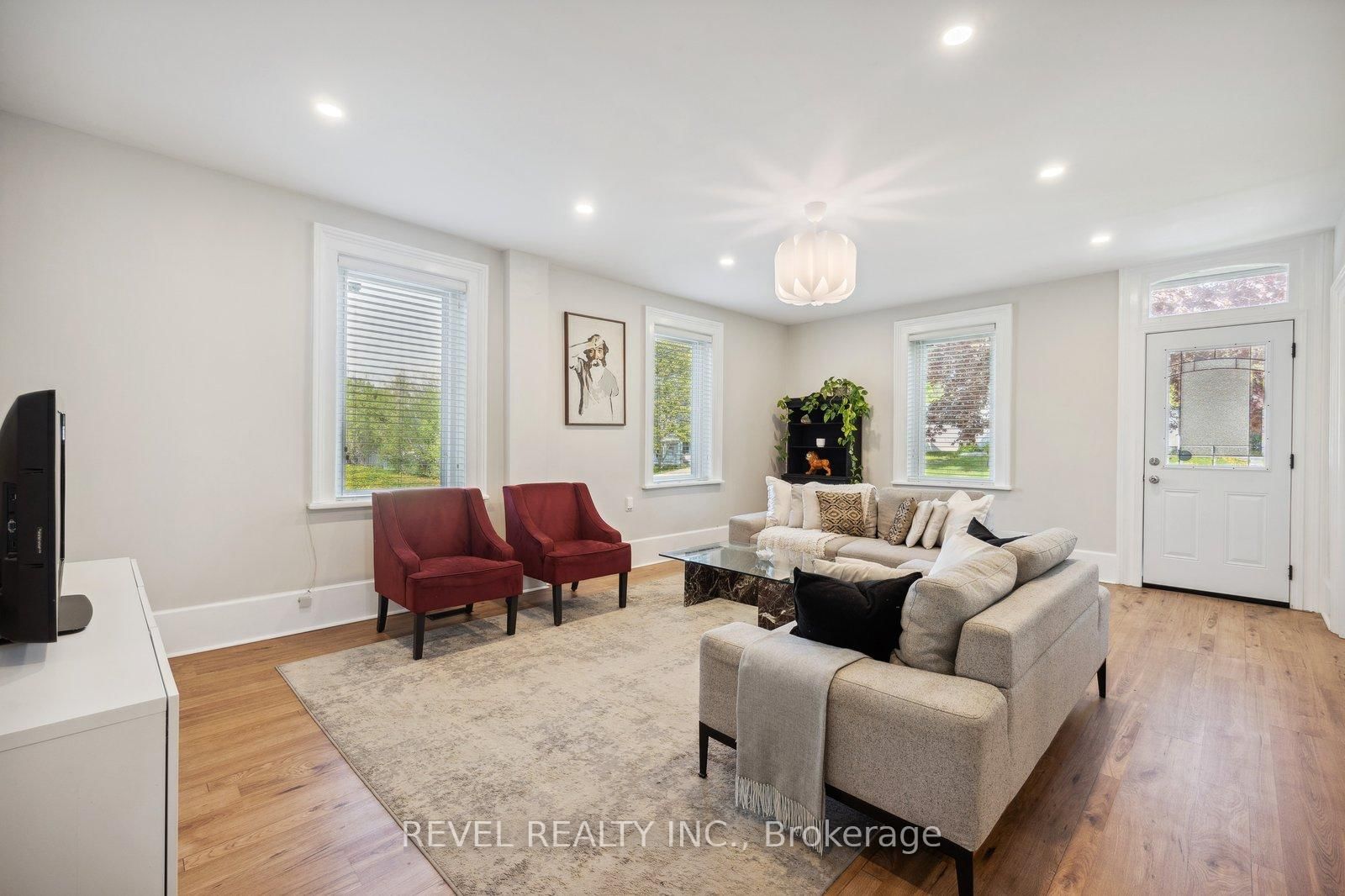 Listing Image 5