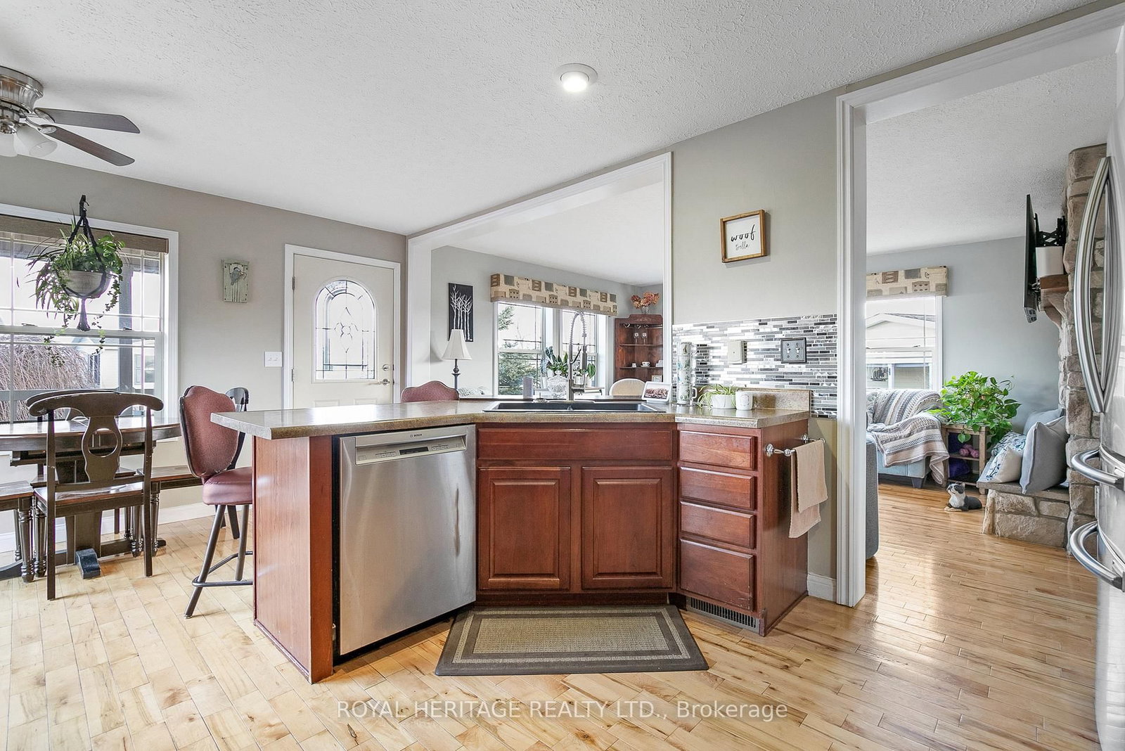 Listing Image 7