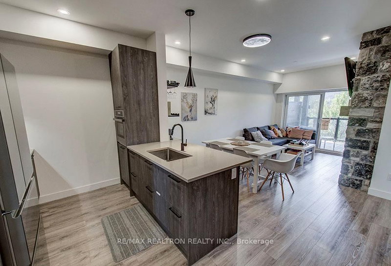 205 - 18 Beckwith Lane, Blue Mountains, L9Y 3B6 | Image 2