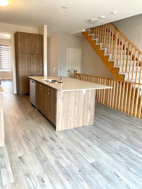 home for lease on 203-585 Colborne Street