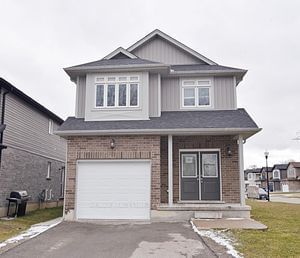 home for lease on 54 Yvonne Crescent
