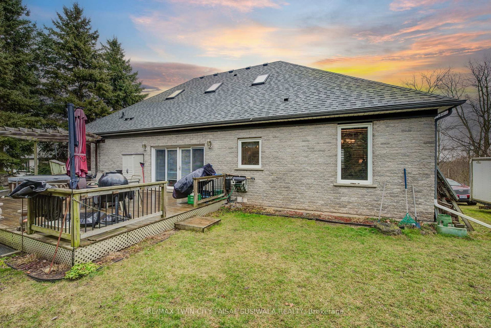 Listing Image 3