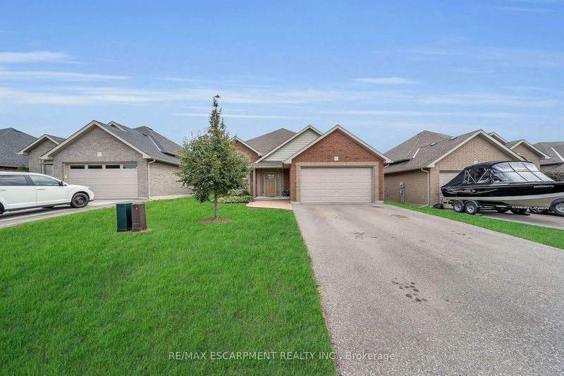 home for sale on 10 Redbud Crescent