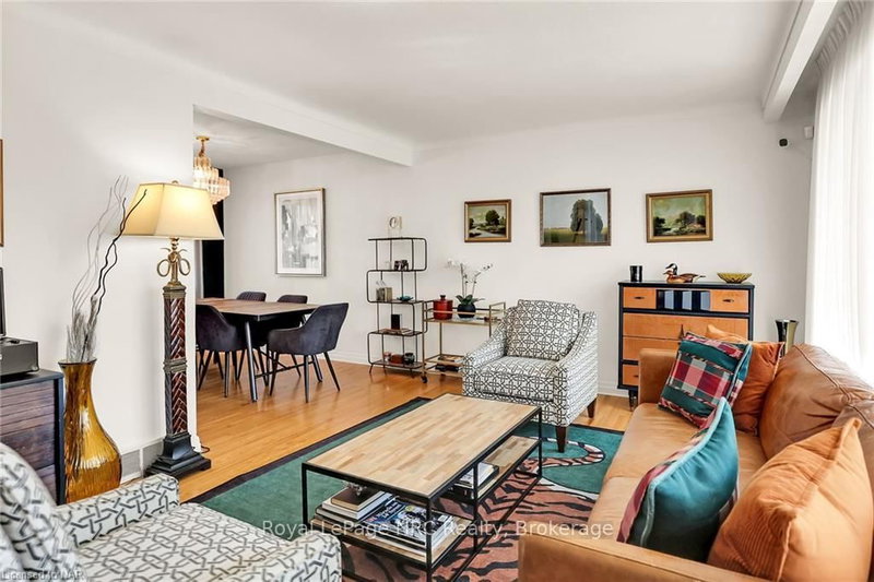 305 Centre St, Niagara-on-the-Lake, L0S 1J0 | Image 2