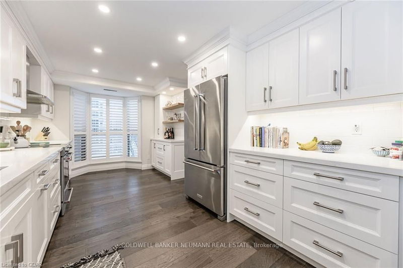 home for lease on 4B-67 Caroline Street S