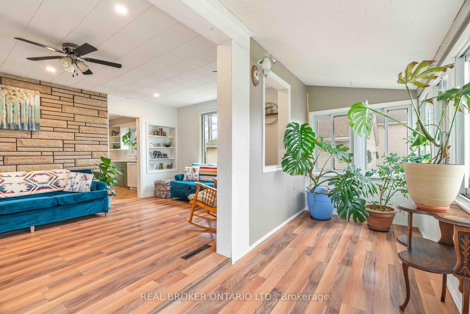 Listing Image 7