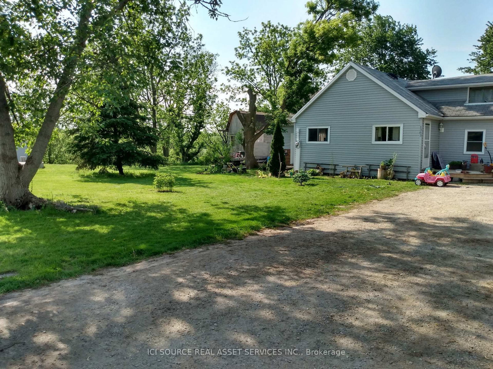 Listing Image 4
