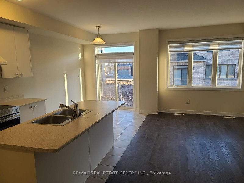 47 Rowlock St S, Welland, L3B 0M7 | Image 3