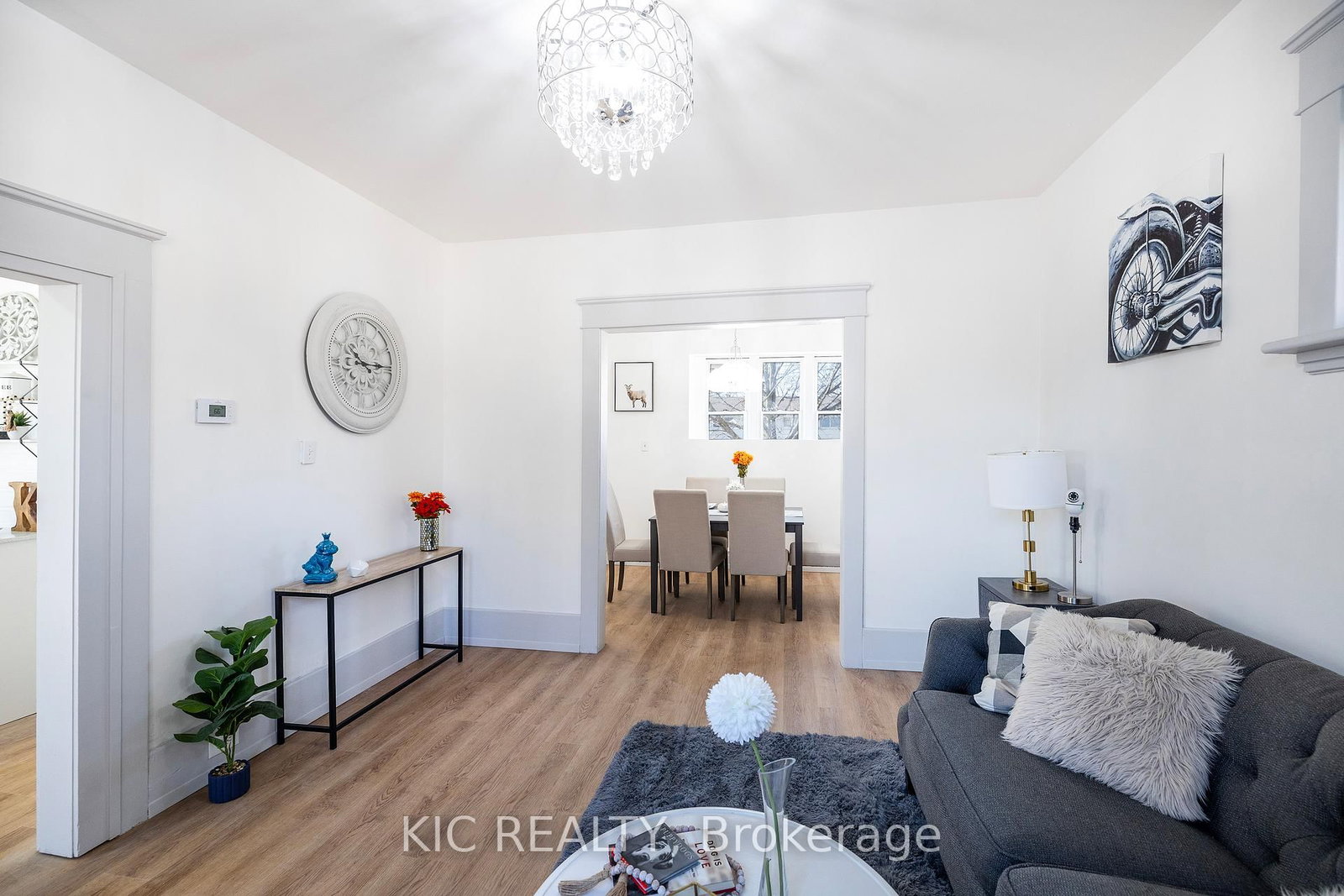 Listing Image 12