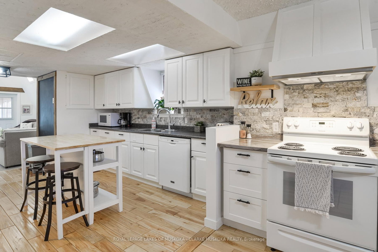 Listing Image 7