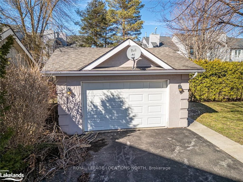 137 Pioneer Lane, Blue Mountains, L9Y 0M7 | Image 2