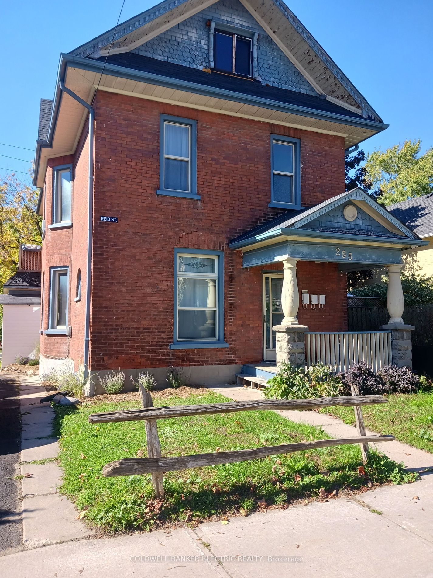 Semi-Detached House for sale at 255 Reid Street, Peterborough, Downtown, K9J 3P9 - MLS: X8141440