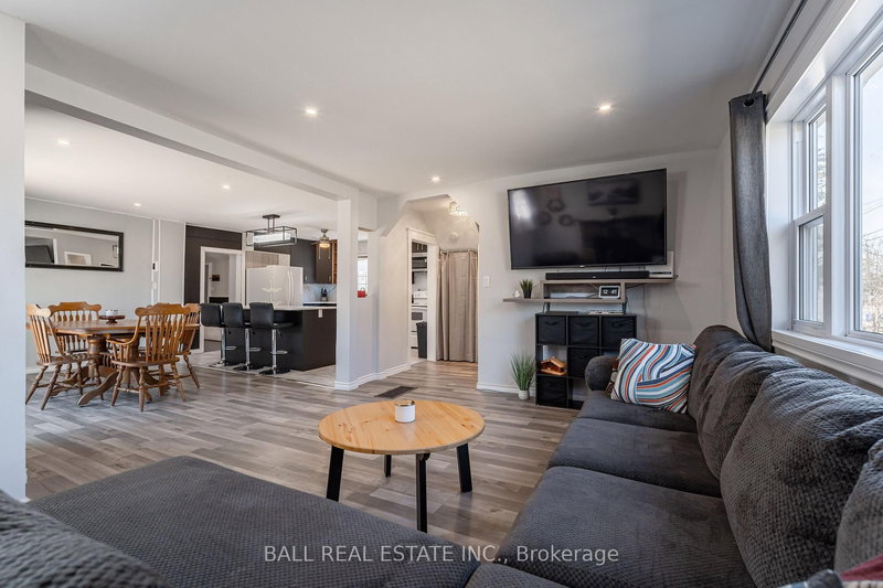 28 Prince St W, Kawartha Lakes, K0M 1A0 | Image 3