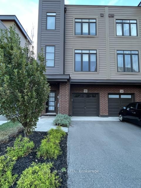 Townhouse for sale at 16 Waterview Lane, Grimsby, L3M 0H2 - MLS: X8145584