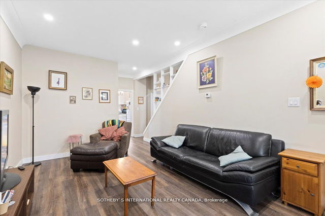 18 Newlands Avenue
