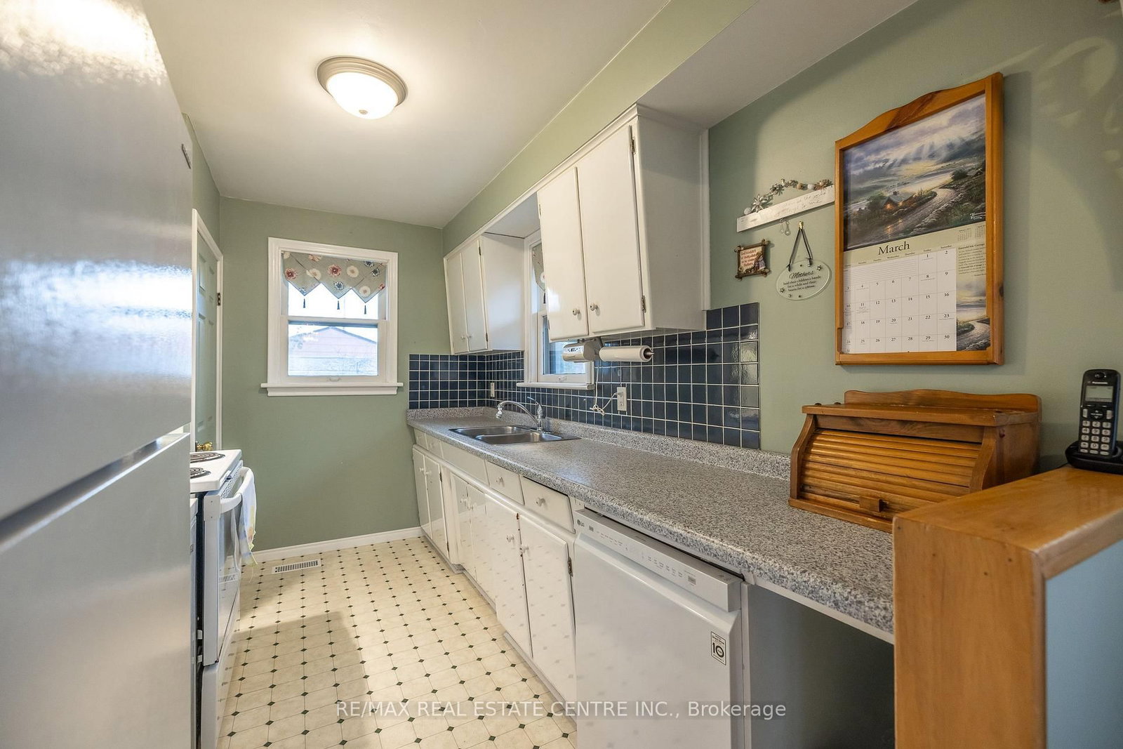 Listing Image 12
