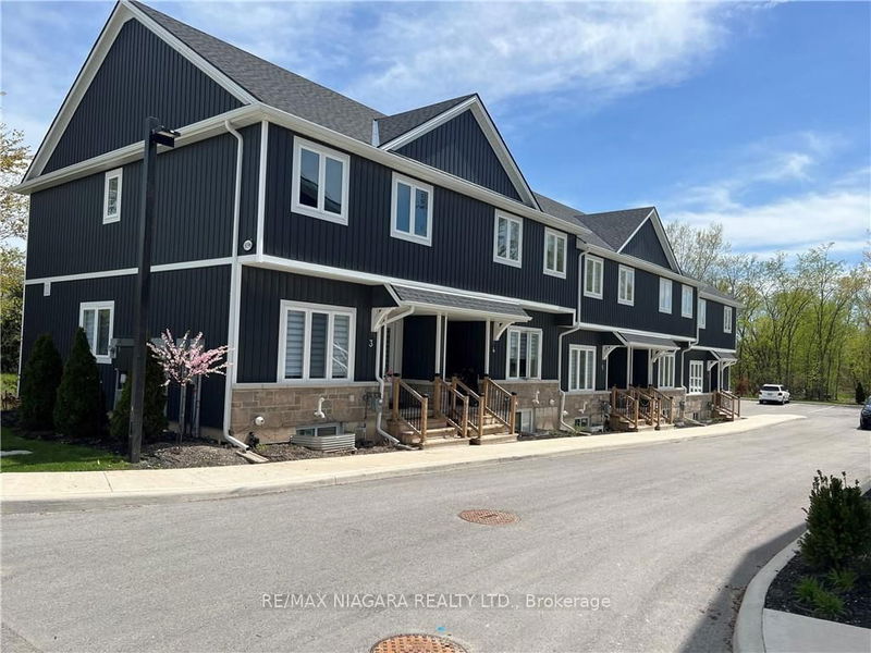 home for lease on 4-8196 Mcleod Road