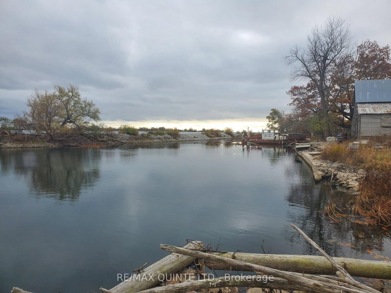 40 Fisherman's Cove Lane, Wolfe Island