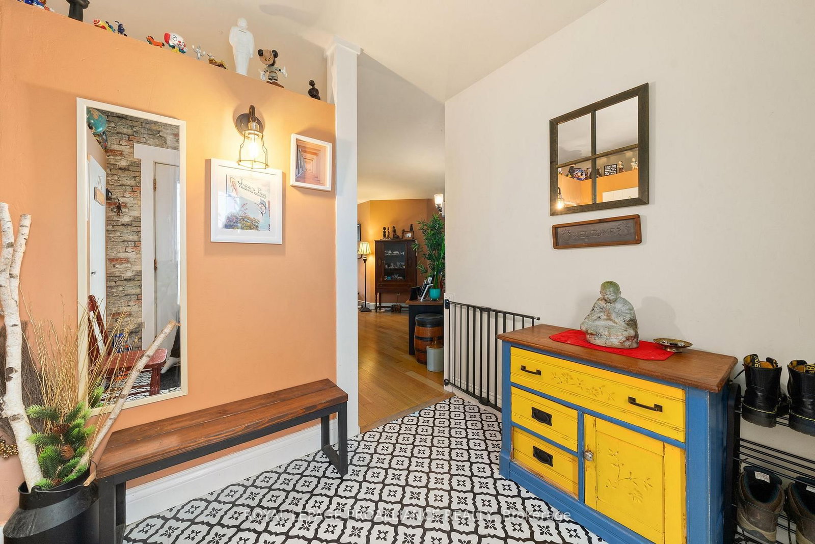 Listing Image 7
