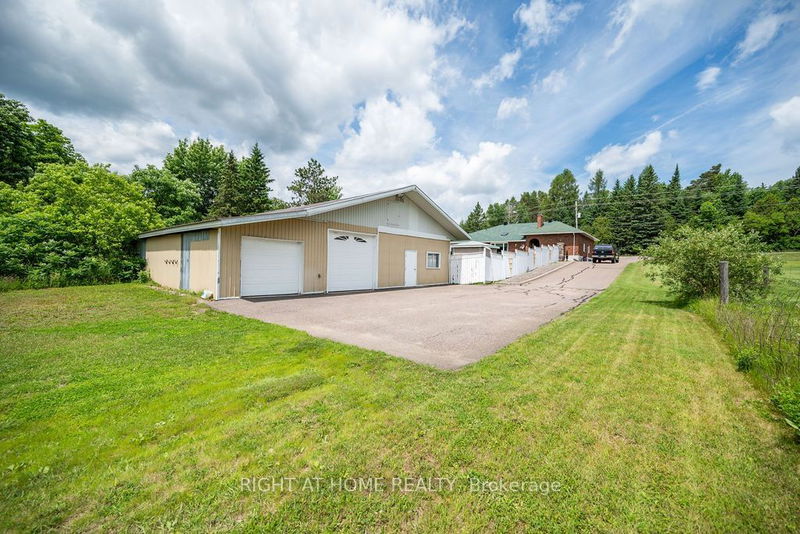 381 Forest Lea Rd  Laurentian Valley, K8A 6W6 | Image 5