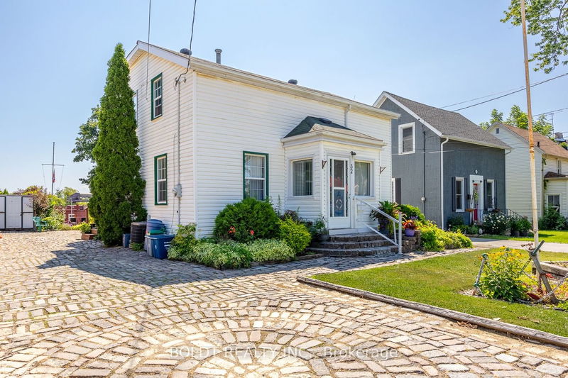 home for sale on 32 Chapel Street S