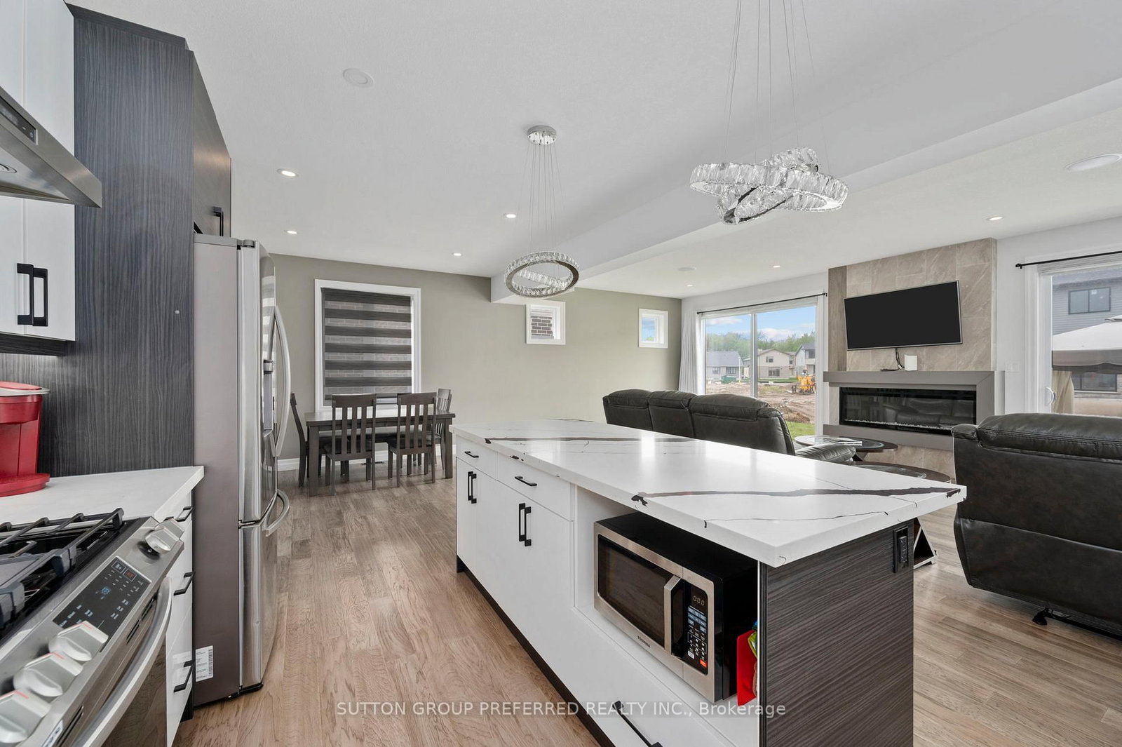 Listing Image 7
