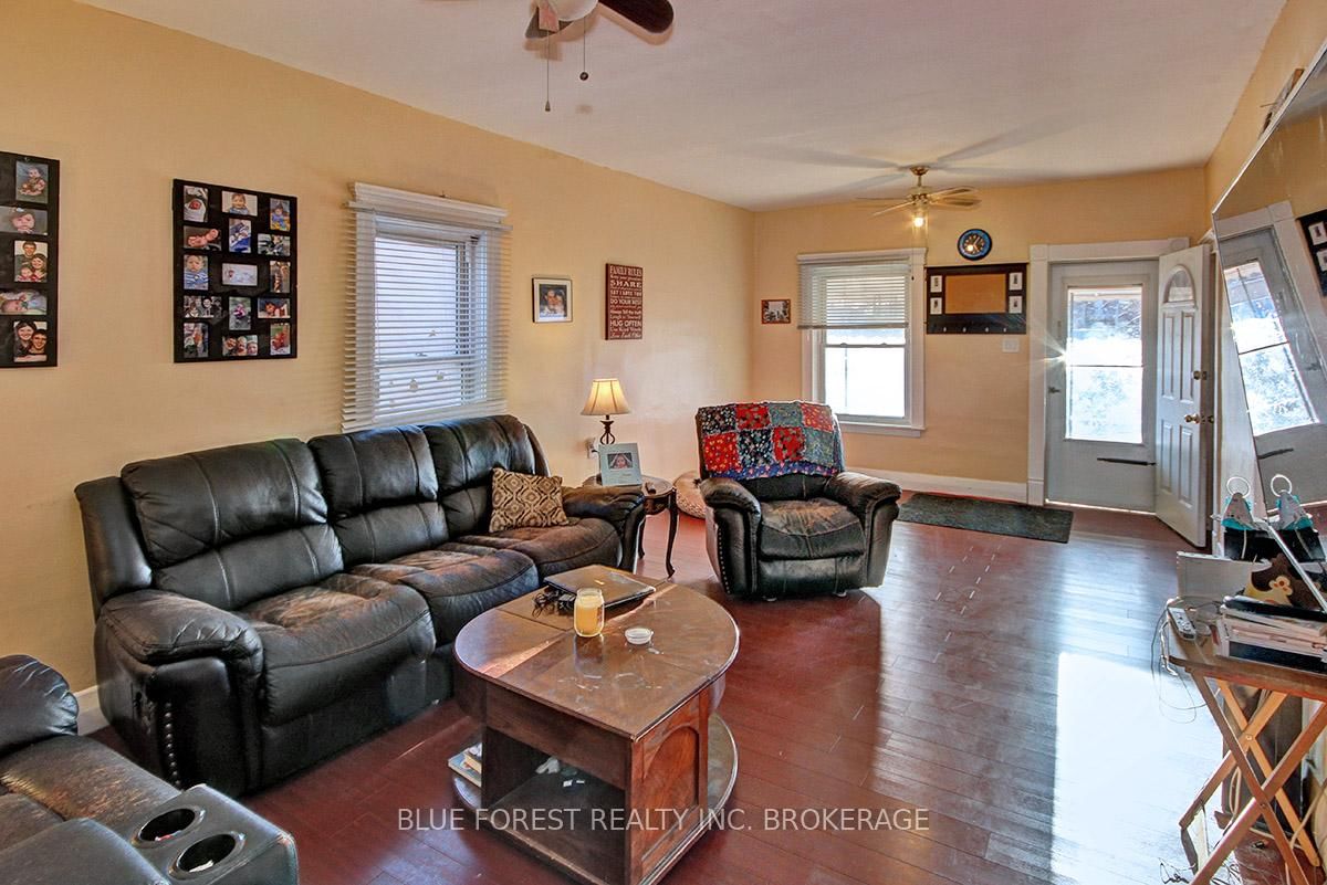 Listing Image 5