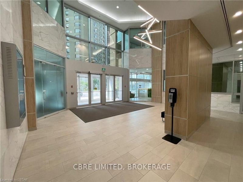 130 DUFFERIN Ave photo 2