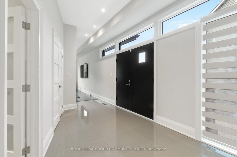 125 Craigmore Cres, Blue Mountains, L9Y 0N6 | Image 2