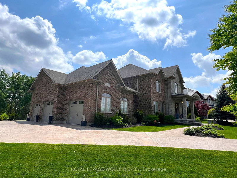 23 Highgrove Crt, Cambridge, N3H 4R8 | Image 3