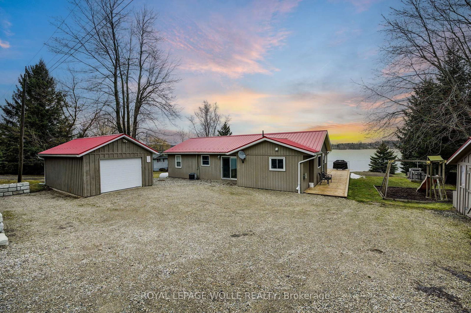 Detached House sold at 1012 Road 10 N/A, Mapleton, Rural Mapleton, N0G 1P0 - MLS: X8180204