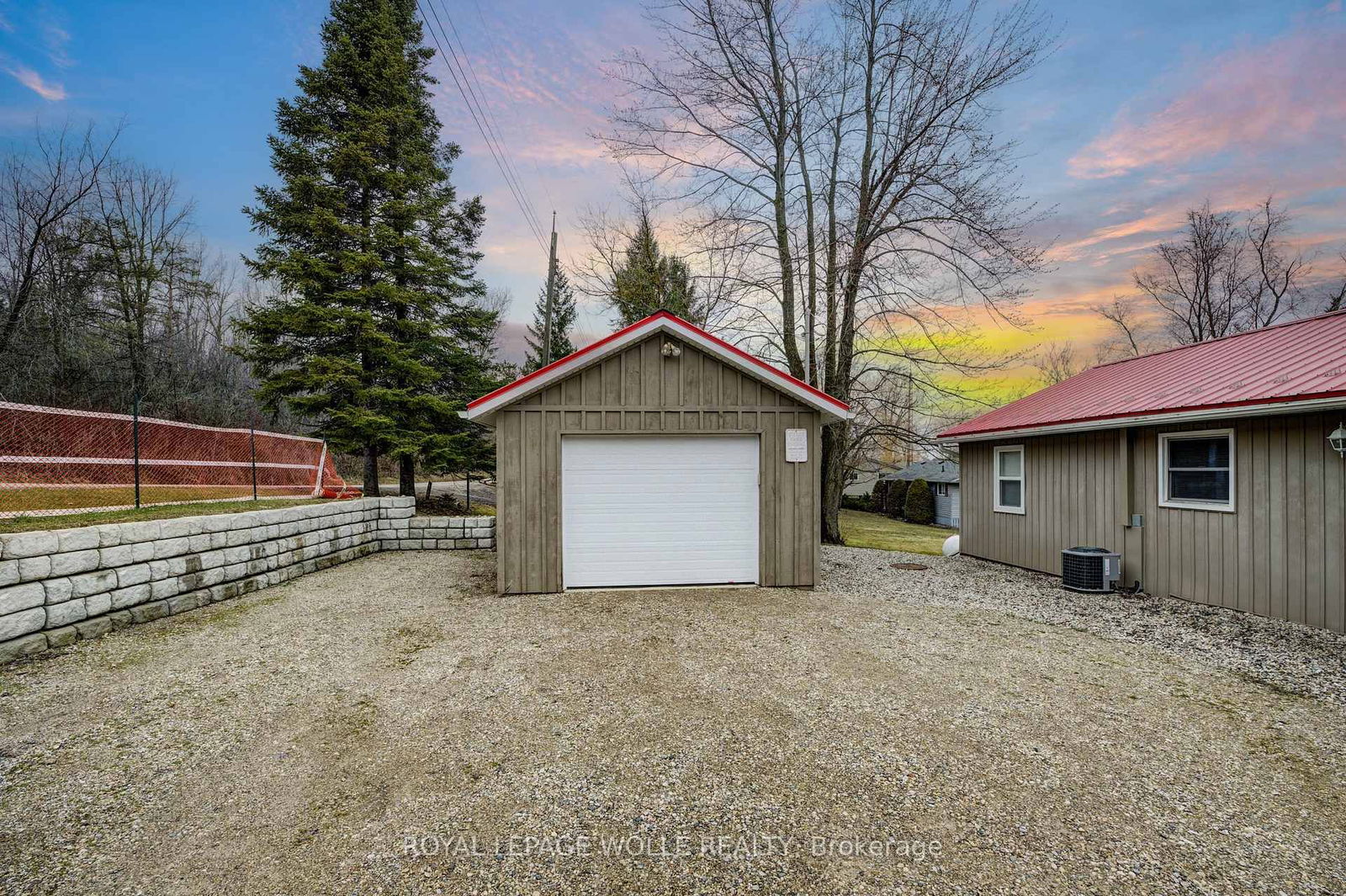 Detached House sold at 1012 Road 10 N/A, Mapleton, Rural Mapleton, N0G 1P0 - MLS: X8180204