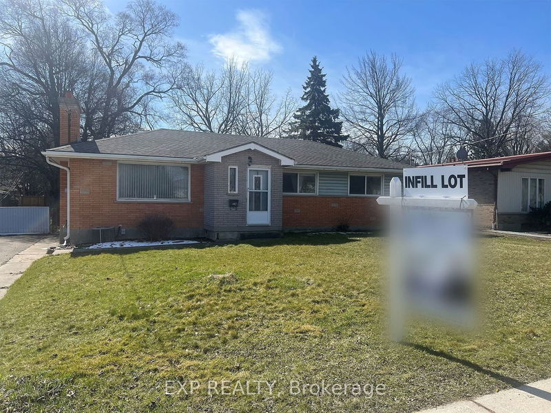 home for sale on 874 Oxford Street W