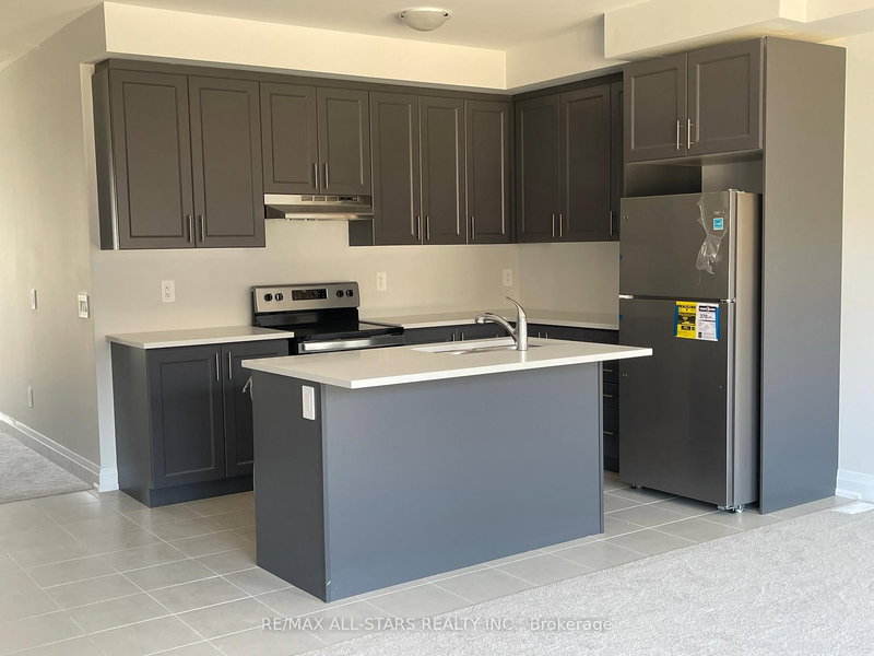 112 Corley St, Kawartha Lakes, K9V 6C2 | Image 3