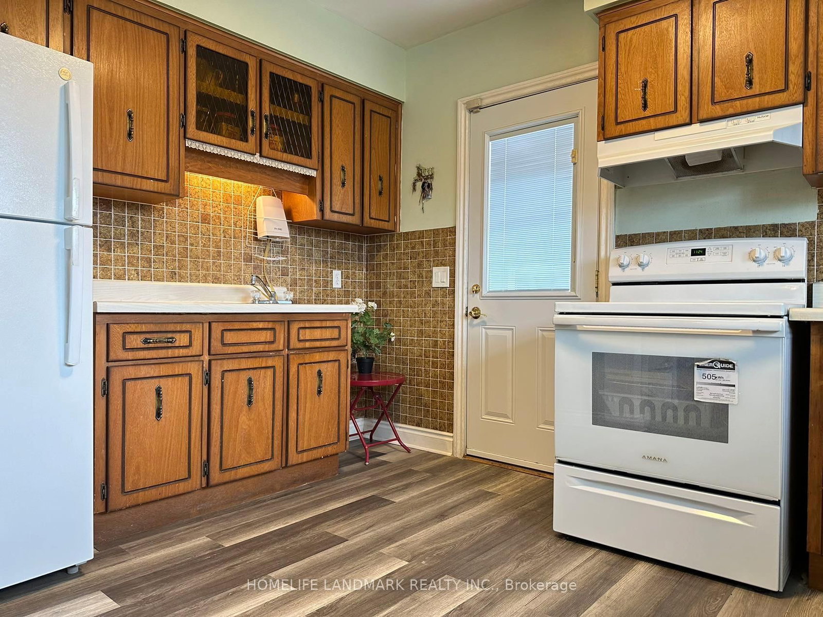 Listing Image 6