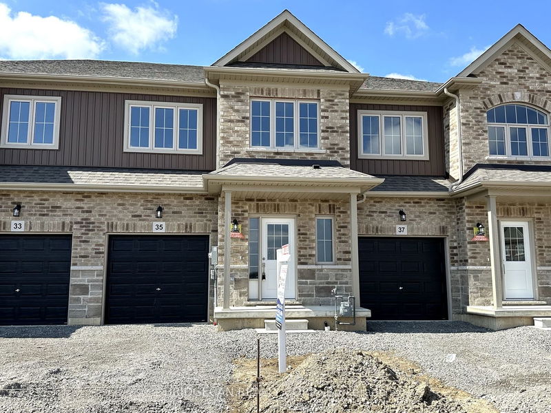 home for lease on 35 Lloyd Davies Way