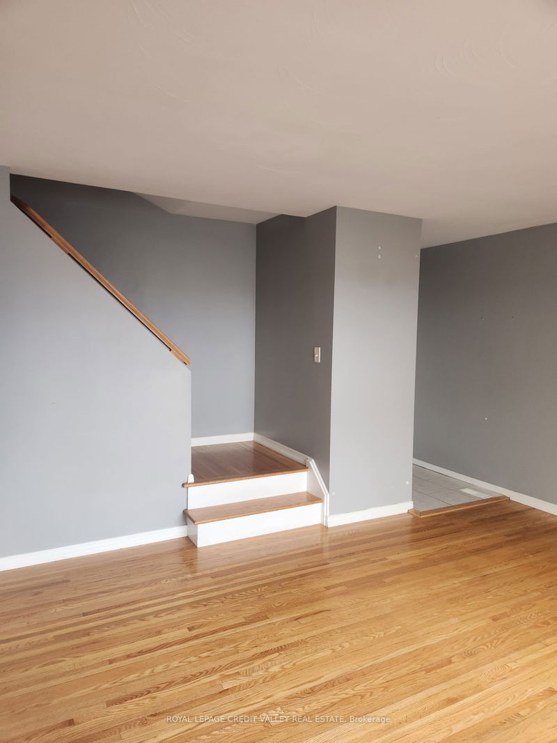 home for lease on 59 Woodman Drive S