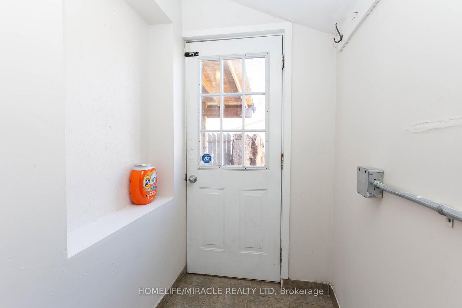 Listing Image 3