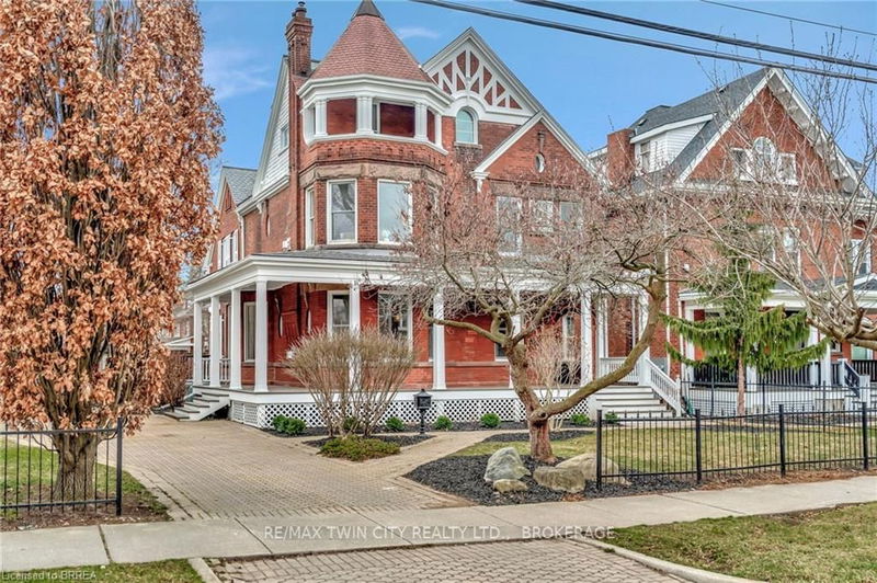 home for sale on 38 Dufferin Avenue