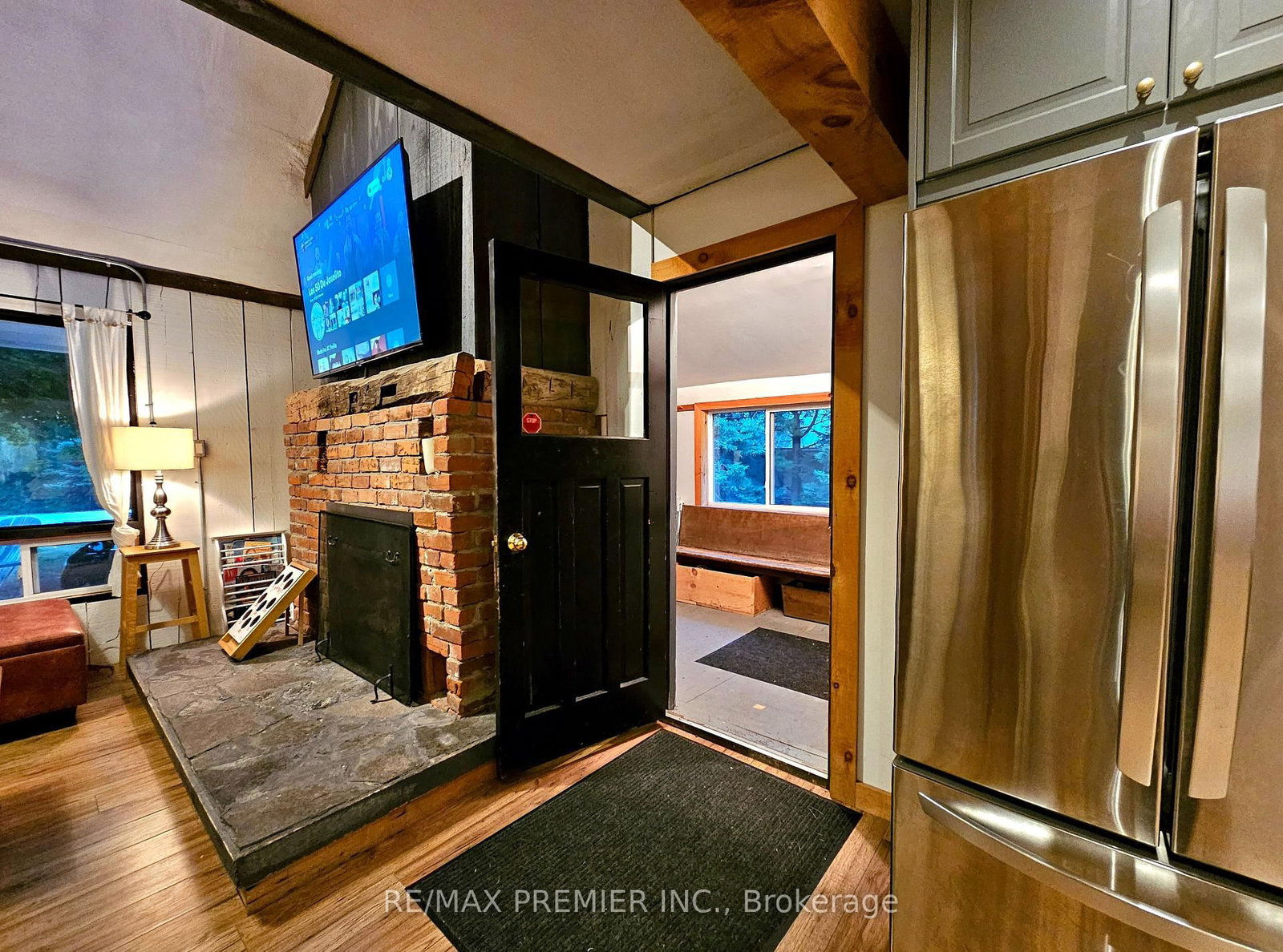 Listing Image 9