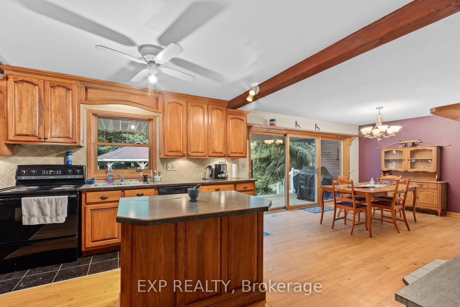 Listing Image 12