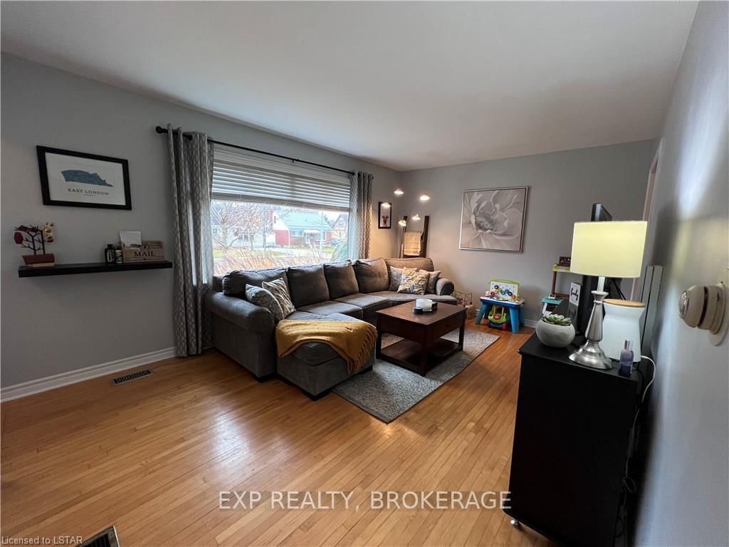 Listing Image 11
