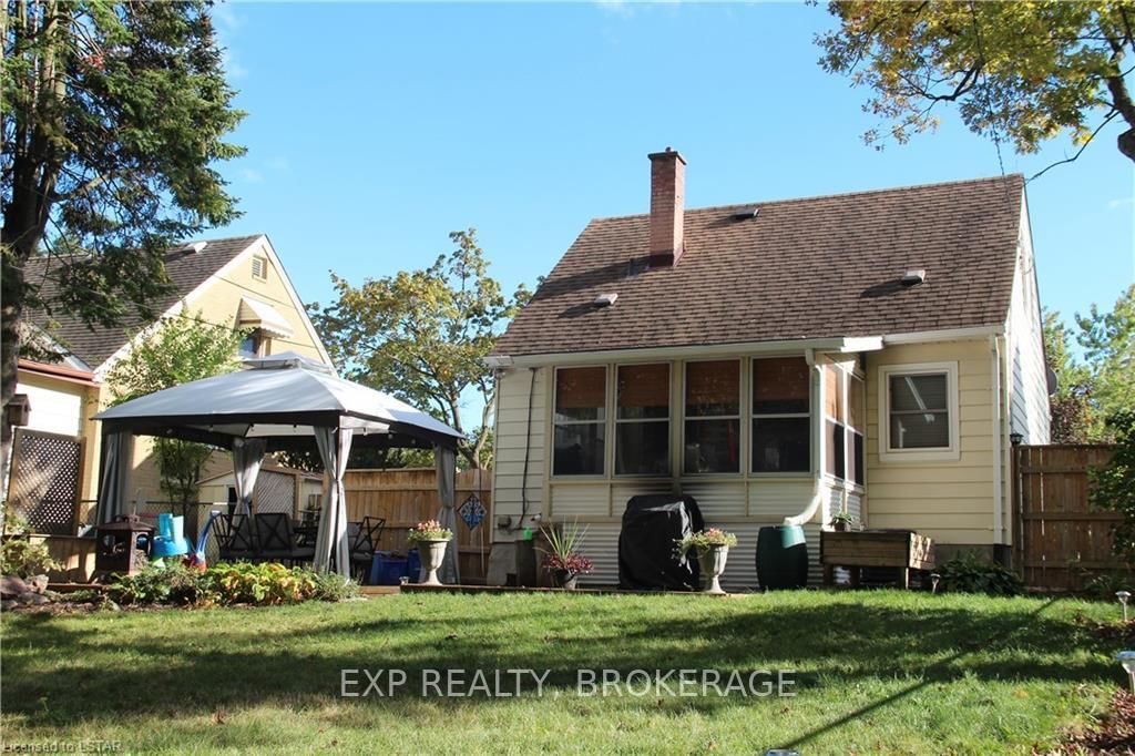 Listing Image 4