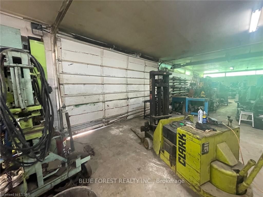 Listing Image 11