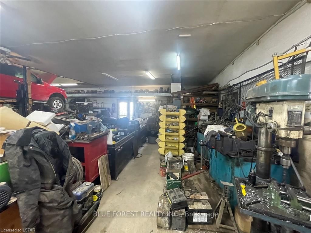 Listing Image 8