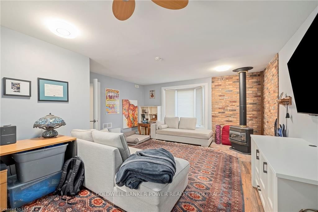 Listing Image 16