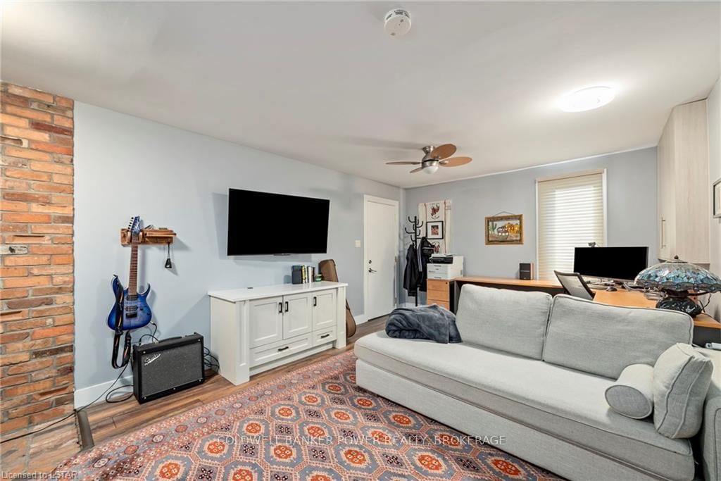 Listing Image 17